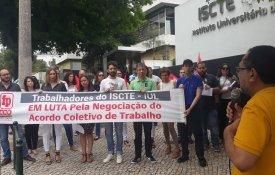 Concentração dos trabalhadores do ISCTE-IUL pela contratação colectiva