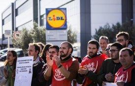 PS e direita chumbam encerramento do comércio às 22h e aos domingos e feriados