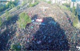 Milhares nas ruas de Santiago celebram início da revolta