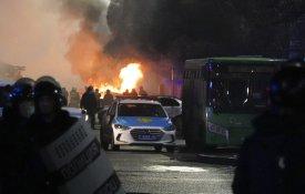 Tokayev: «pelo menos seis vagas de terroristas» atacaram Almaty