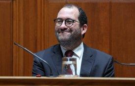 Governo: entre a bazófia e a falácia da progressão na carreira de docente
