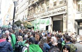 Argentina: protestos contra despedimentos e cortes no Ministério da Justiça