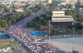 «Revolución es unidad»: 600 mil cubanos desfilaram no 1º de Maio
