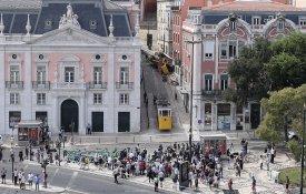 O inferno burrocrático neoliberal: três exemplos