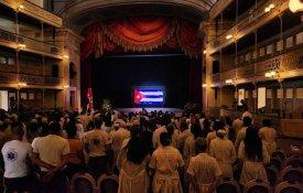 Trabalhadores da saúde homenageados em Cuba