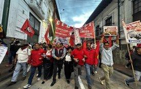 Sindicatos equatorianos contra a política neoliberal de Noboa