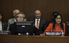 Na «hora dos chacais e das hienas», Venezuela mantém-se firme