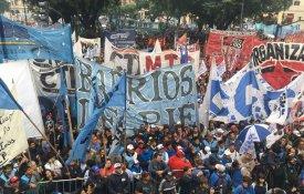 Trabalhadores argentinos nas ruas contra as políticas de Macri