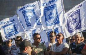 Polícias em protesto para que Governo cumpra a lei