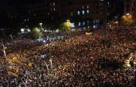 Enorme protesto na Catalunha contra detenção de líderes independentistas