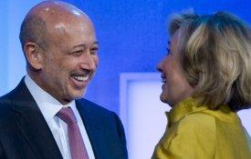 Hillary Clinton defende banqueiros a regular o sector financeiro