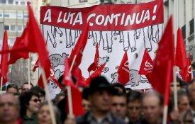 Trabalhadores em vigília para evitar saída de máquinas