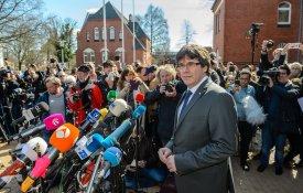 Puigdemont libertado e Espanha suspeita de espiá-lo na Bélgica
