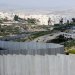 O muro do apartheid de Israel pode ser visto do espaço mas não no Google