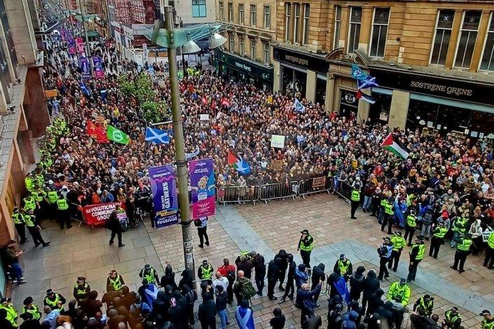 Escócia Glasgow extrema-direita mobilização antifascismo racismo violência