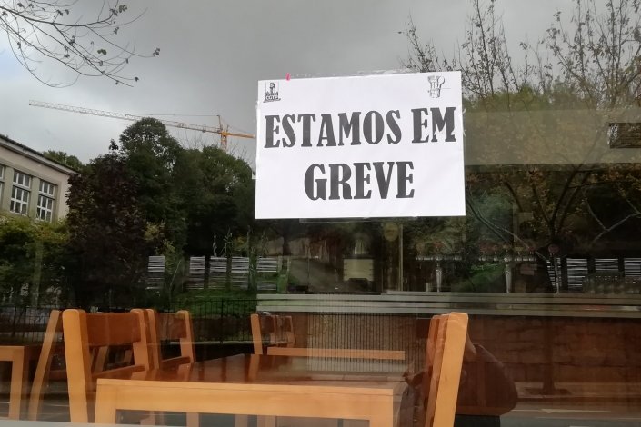 Cervejaria Galiza: trabalhadores impedem retirada de material | AbrilAbril