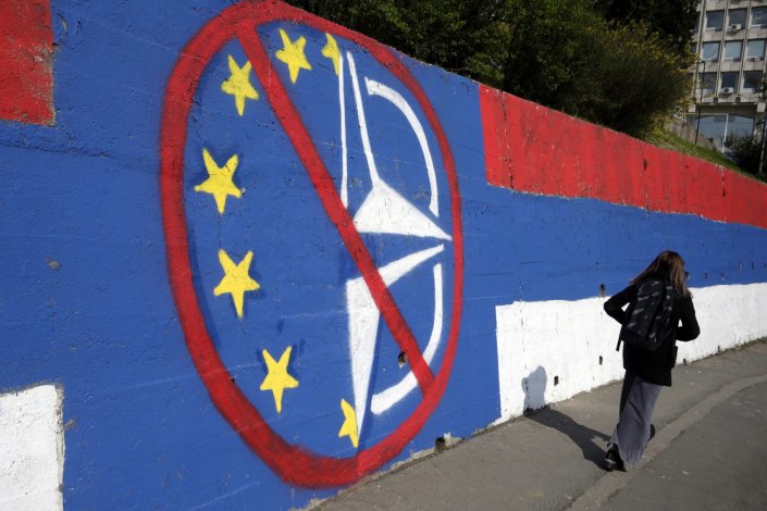 Mural anti-Nato por ocasião das eleições legislativas na Sérvia. Belgrado, 4 de Abril de 2022 