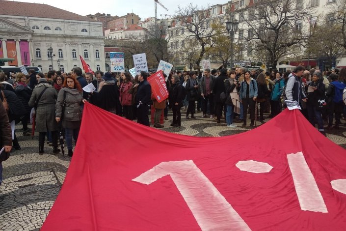 Milhares de trabalhadores das Artes e da Cultura manifestaram-se no país por uma nova política para a cultura. Em Lisboa foram mais de um milhar que se concentraram no Rossio, em frente ao Teatro Nacional D. Maria II (6 de Abril de 2018). 