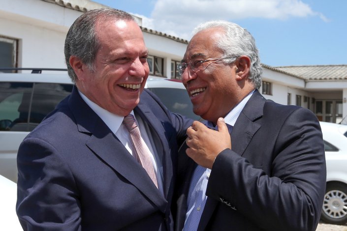 O secretário-geral do PS, António Costa, com o presidente do grupo parlamentar, Carlos César, à chegada para a sessão de encerramento das jornadas parlamentares do PS, no distrito de Beja. Moura. 3 de Julho de 2018