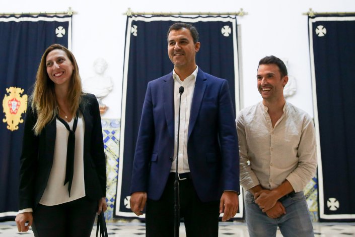 Cristina Rodrigues, à esquerda, é uma das principais dirigentes do PAN. Na foto, com o deputado André Silva após uma audiência com o Presidente da República. 4 de Outubro de 2017